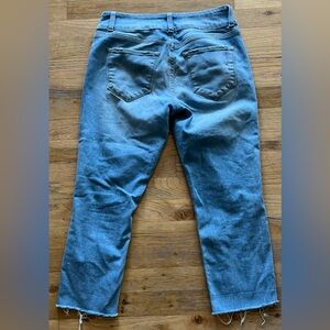 Distressed light wash Jean